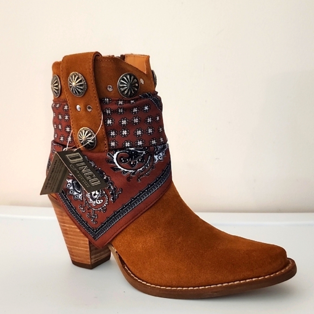 Dingo Western Ankle Boots w/Free Bearpaw Wristlet